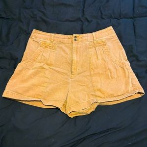 Women’s High Waisted Pleated Shorts